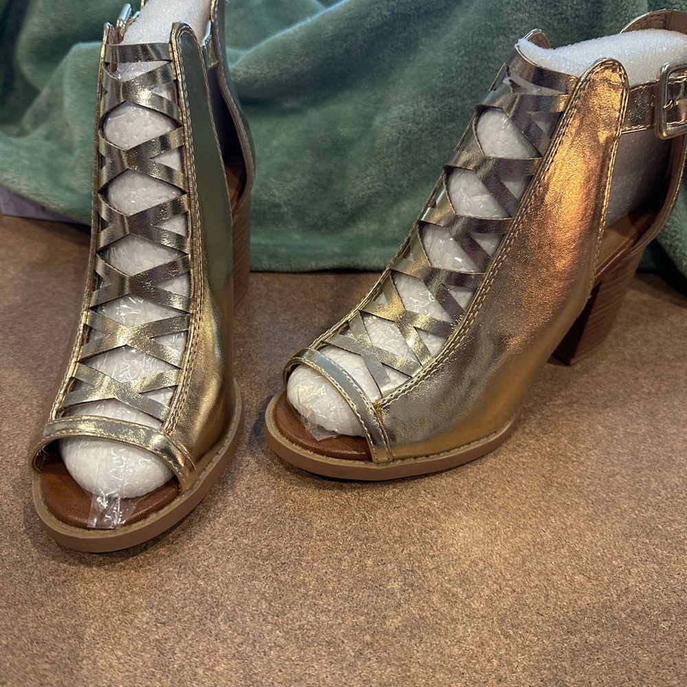 Gold Peep-Toe Heeled Sandals - 7 1/2 - new